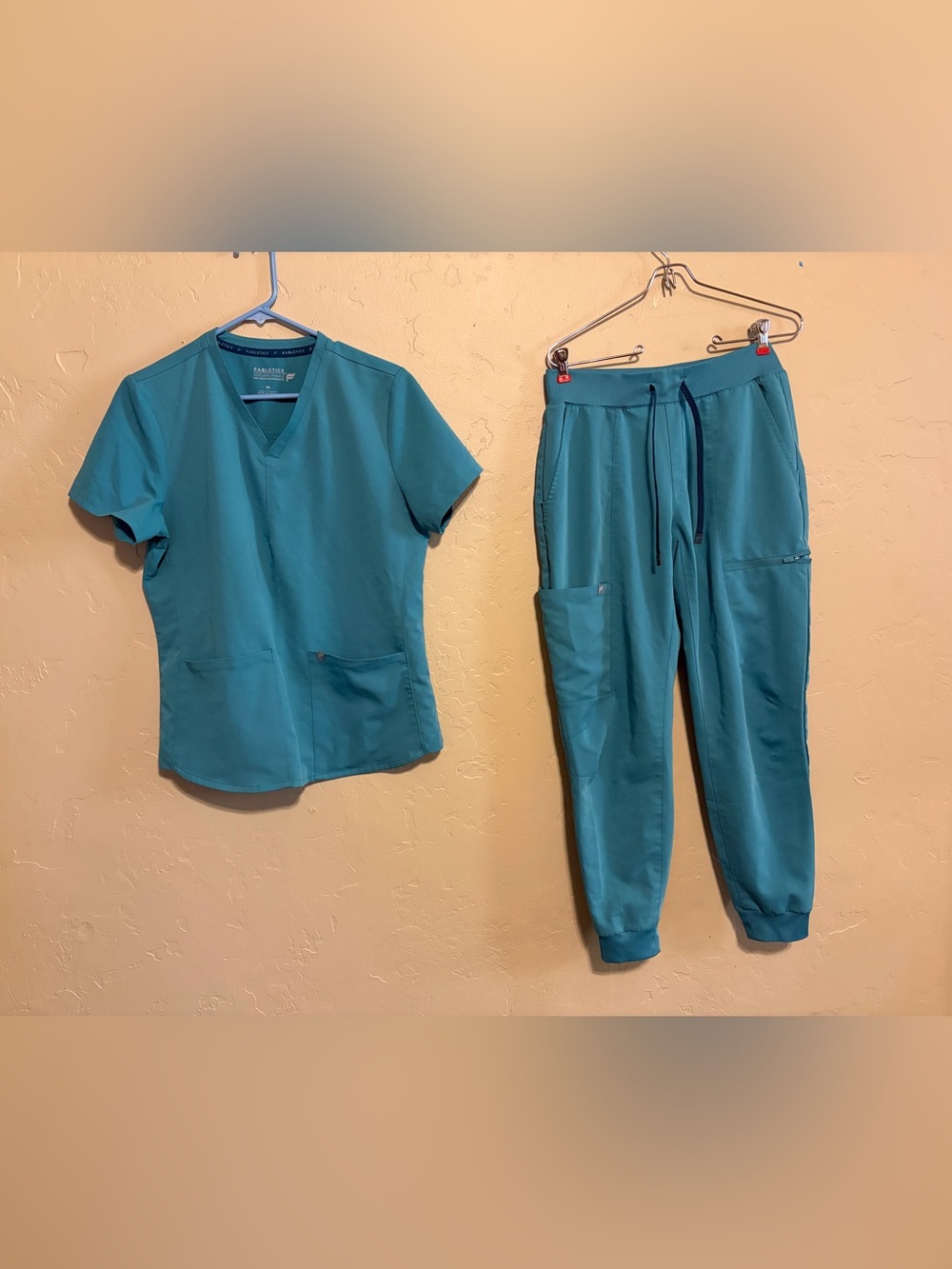 Fabletics scrub set jogger pants are sz small short top is med.